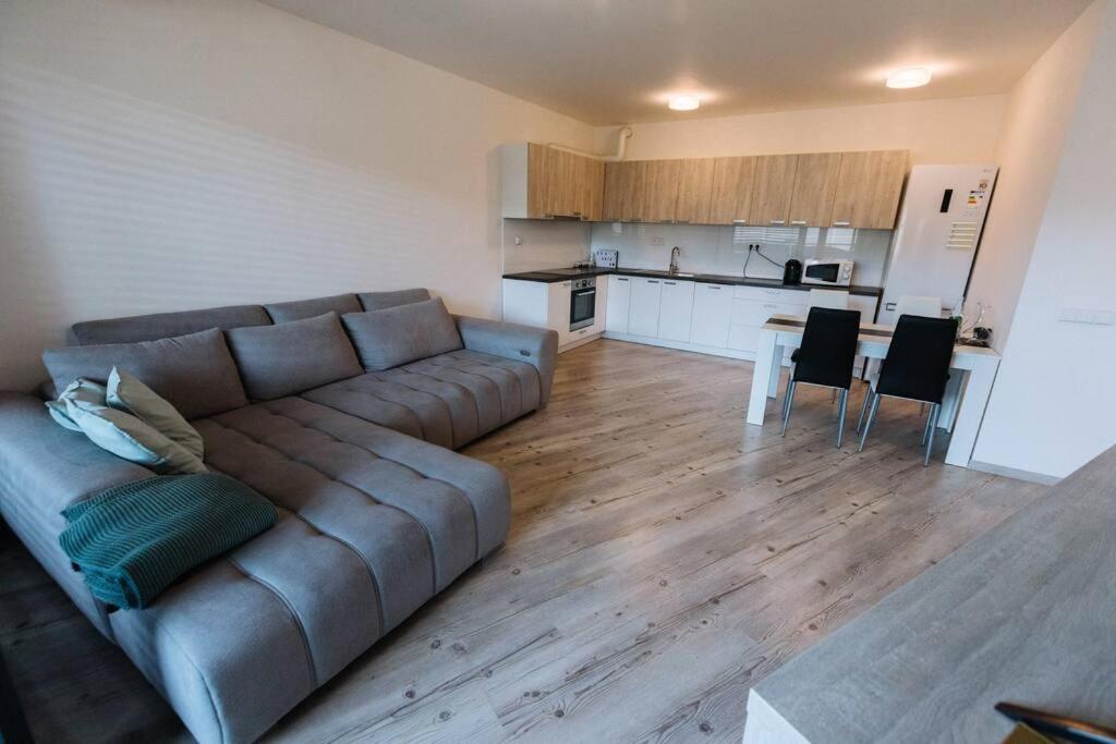Ferienwohnung Miracle Pressburg Exterior foto